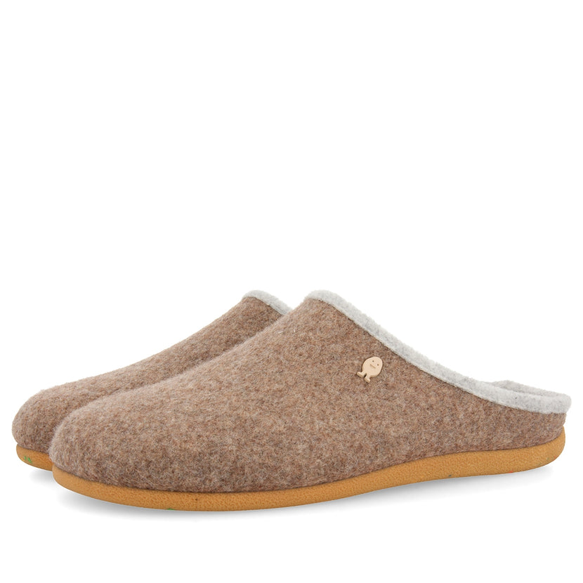 Zapatillas de estar por casa Hot Potatoes en marrón LABINSK