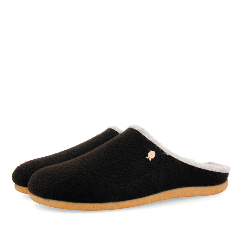 ZAPATILLAS DE ESTAR POR CASA DE LA COLECCIÓN HOT POTATOES LABINSK