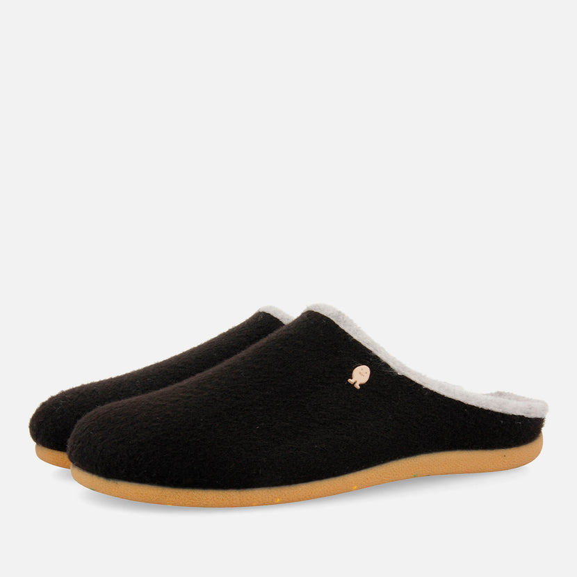 ZAPATILLAS DE ESTAR POR CASA DE LA COLECCIÓN HOT POTATOES LABINSK