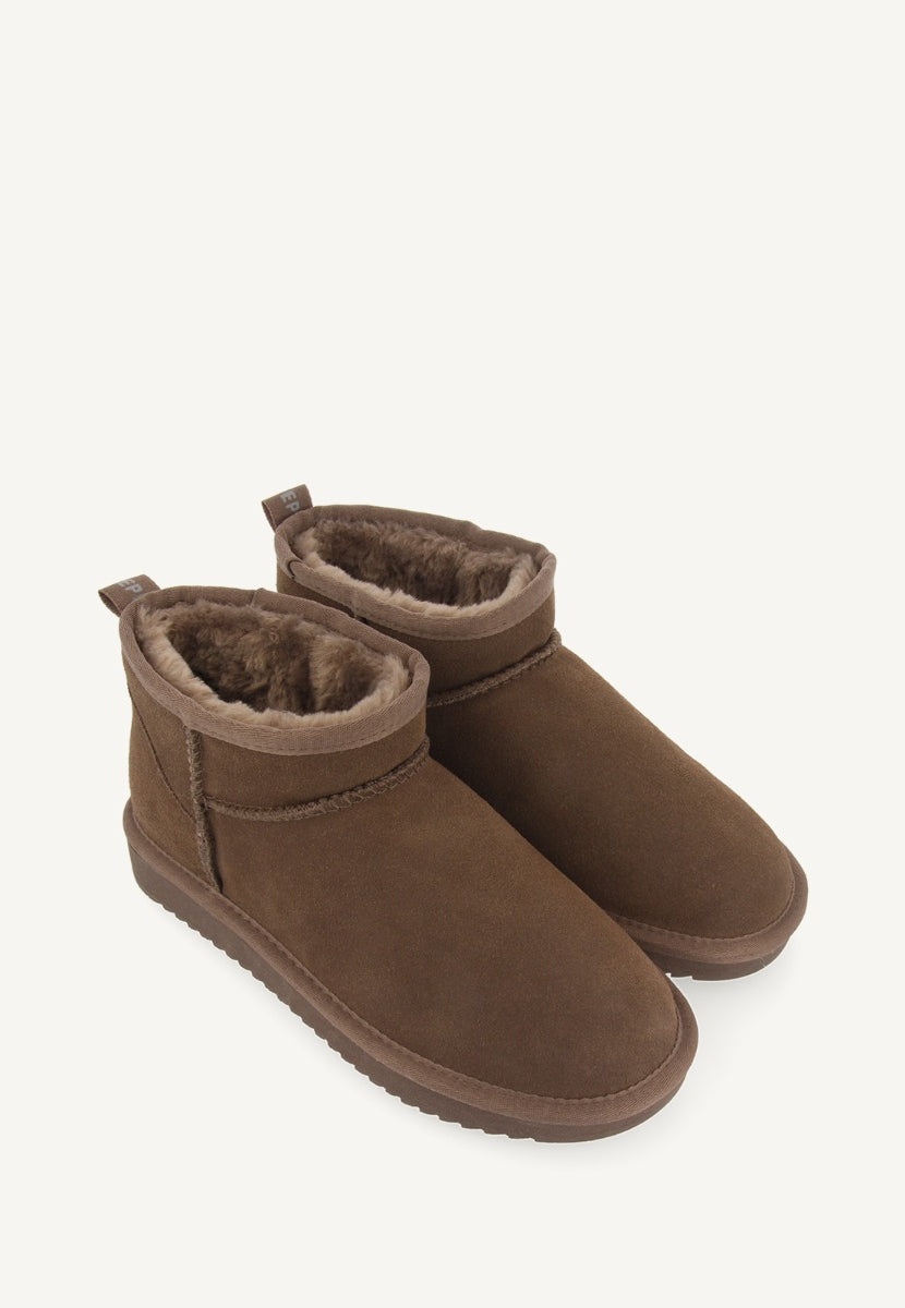 BOTAS AUSTRALIANAS COLOR TAUPE DE CAÑA BAJA PARA MUJER BEREK