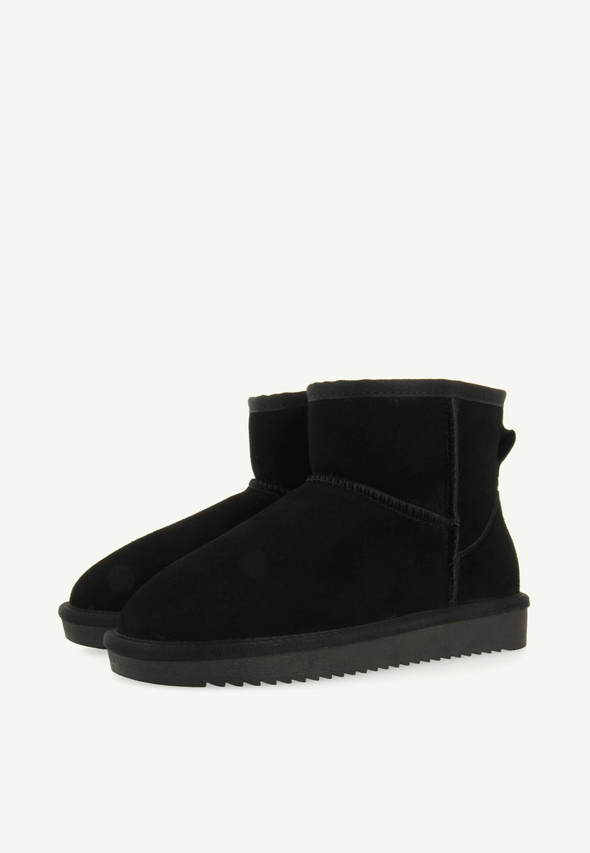 BOTAS AUSTRALIANAS COLOR NEGRO DE CAÑA MEDIA PARA MUJER GILLIAM