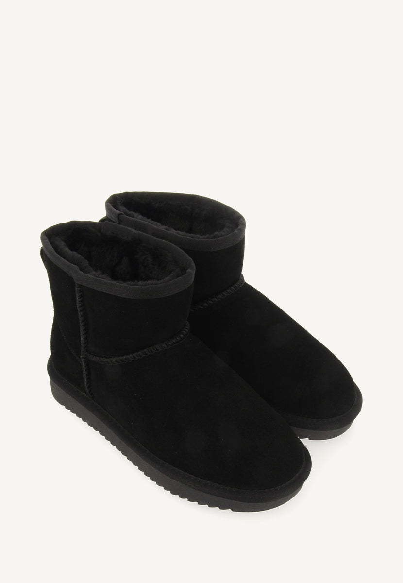BOTAS AUSTRALIANAS COLOR NEGRO DE CAÑA MEDIA PARA MUJER GILLIAM