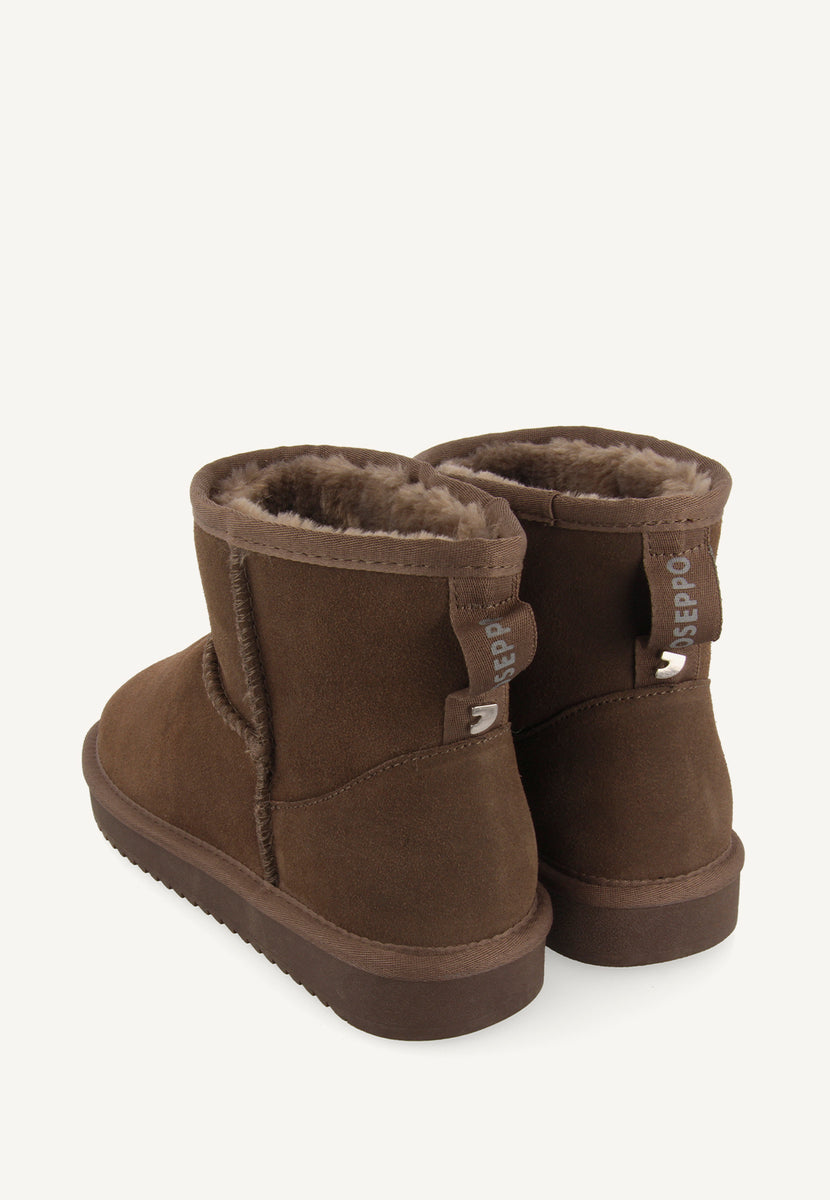 BOTAS AUSTRALIANAS COLOR TAUPE DE CAÑA MEDIA PARA MUJER GILLIAM