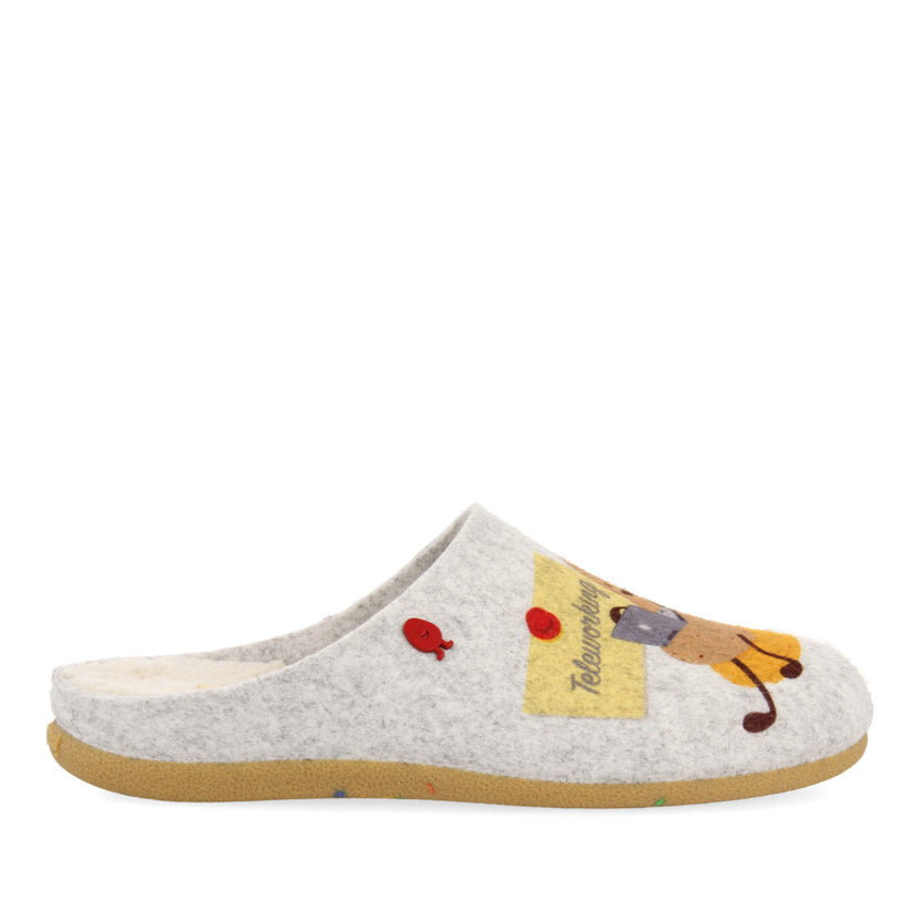 ZAPATILLAS DE ESTAR POR CASA DE LA COLECCIÓN HOT POTATOES HATTING