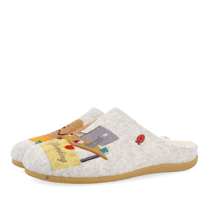 ZAPATILLAS DE ESTAR POR CASA DE LA COLECCIÓN HOT POTATOES HATTING