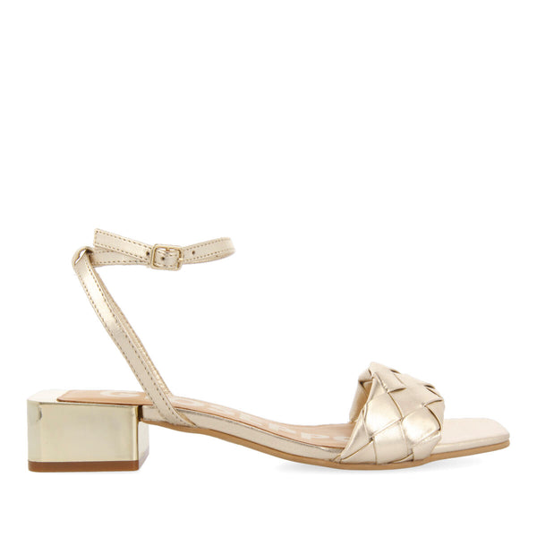 SANDALIAS COLOR ORO CON DETALLE DE TRENZADO PARA MUJER CRAIBAS