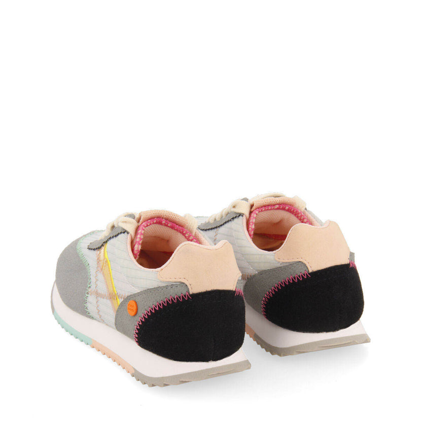 Sneakers grises con presupuntes de colores para niña madirac