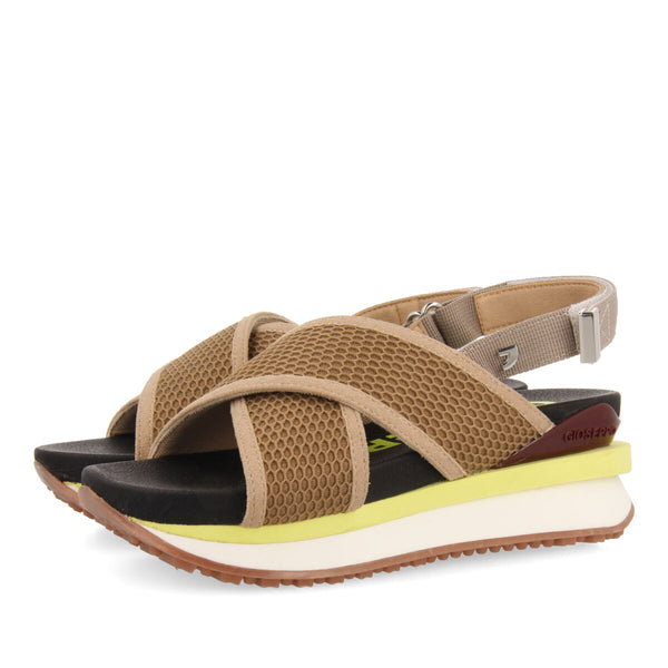 Sandalias deportivas beige con corte de rejilla para mujer caturai