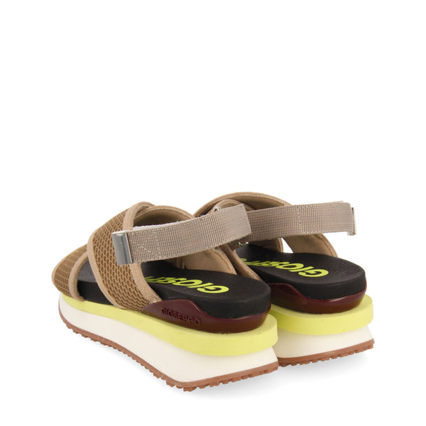 Sandalias deportivas beige con corte de rejilla para mujer caturai