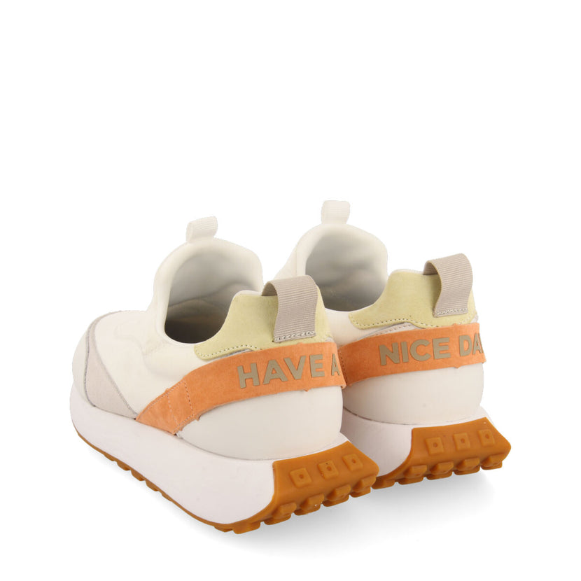 Sneakers blancas estilo slip-on para mujer marusi