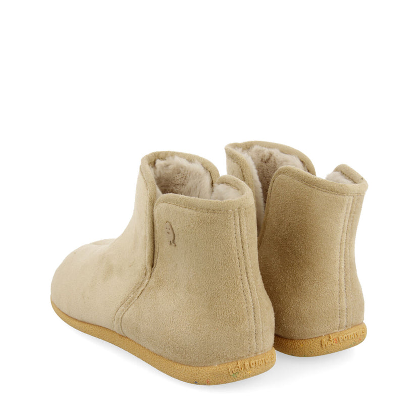Zapatillas de estar por casa beige tipo botín con detalle de pelo sifjord
