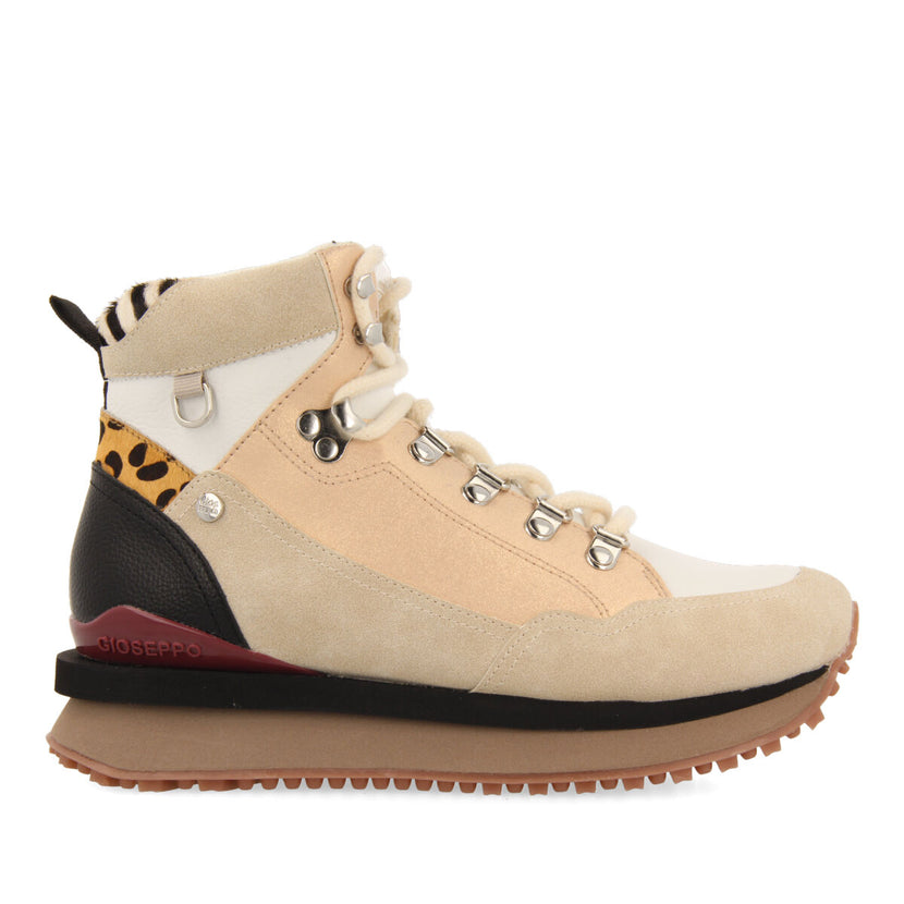 Sneakers blancas tipo botín montañero con detalles para mujer halsnaes