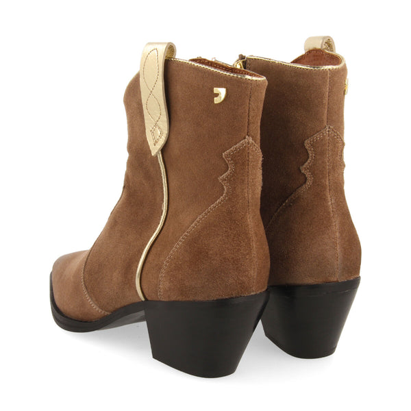 Botín estilo cowboy taupe de serraje con detalles dorados para mujer airth