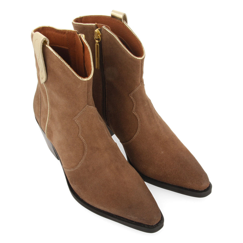 Botín estilo cowboy taupe de serraje con detalles dorados para mujer airth