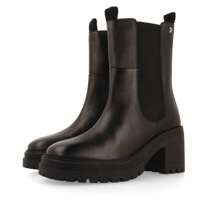 Botín negro tipo chelsea con elásticos laterales y piso track con tacón para mujer horsens