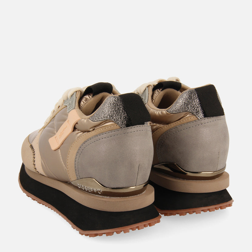 Sneakers dorate monocolore imbottite con dettagli e zeppa interna da donna anif