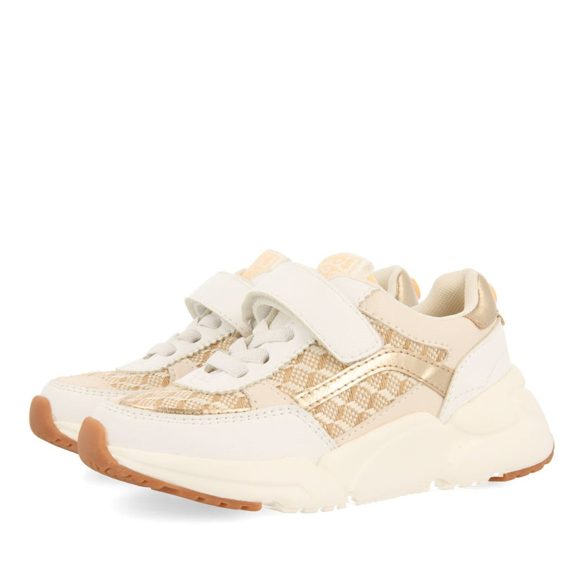 SNEAKERS BLANCAS CON DETALLES EN RAFIA Y ACENTOS METALIZADOS PARA NIÑA Y NIÑO KUKUR
