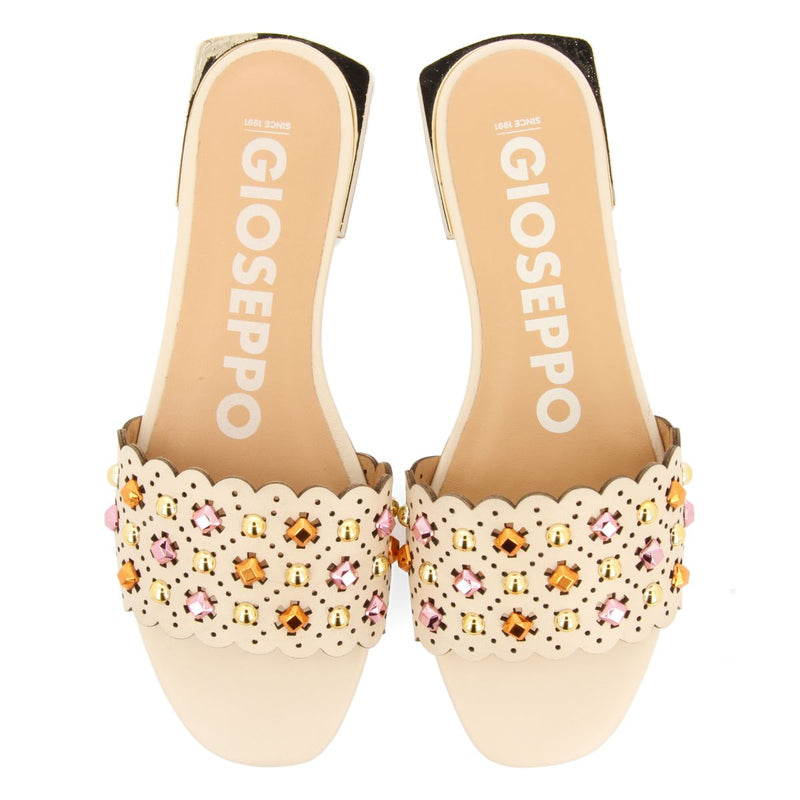 SANDALIAS TIPO PALA COLOR OFF-WHITE CON ADORNOS DE TACHAS PARA MUJER LABIN
