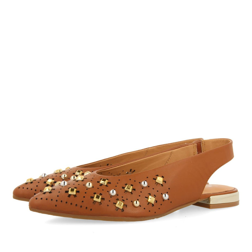 BALLERINE SCARPE A PUNTA IN PELLE COLOR CUOIO CON DETTAGLIO DI BORCHIE PER DONNA DAKOVO