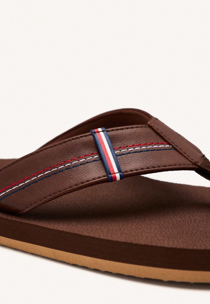 TONGS MARRON AVEC DES DÉTAILS DE COULEURS POUR HOMME CUTLER