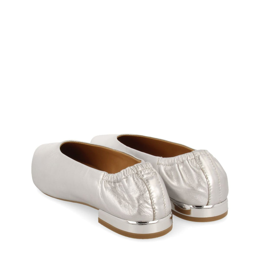 BALLERINE IN PELLE COLOR ARGENTO CON PUNTA SOTTILE E TACCO ARRUFFATO PER DONNA GUATAY