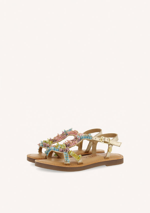 SANDALIAS DORADAS DE PIEL CON ADORNOS DE CUENTASMULTICOLOR PARA NIÑA Y NIÑO TICE