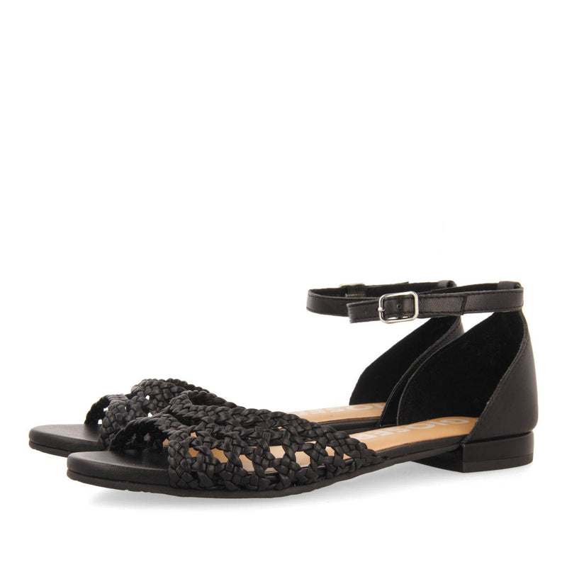 BAILARINAS NEGRAS DE PUNTA ABIERTA DE PIEL CON TRENZADOS Y CIERRE CON PULSERA PARA MUJER MAUPIN