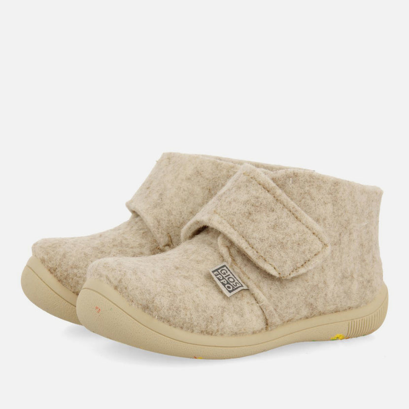 ZAPATILLAS DE ESTAR POR CASA ABOTINADAS SCIPIO
