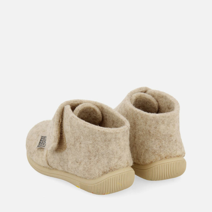 ZAPATILLAS DE ESTAR POR CASA ABOTINADAS SCIPIO