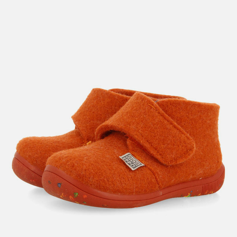 ZAPATILLAS DE ESTAR POR CASA ABOTINADAS SCIPIO