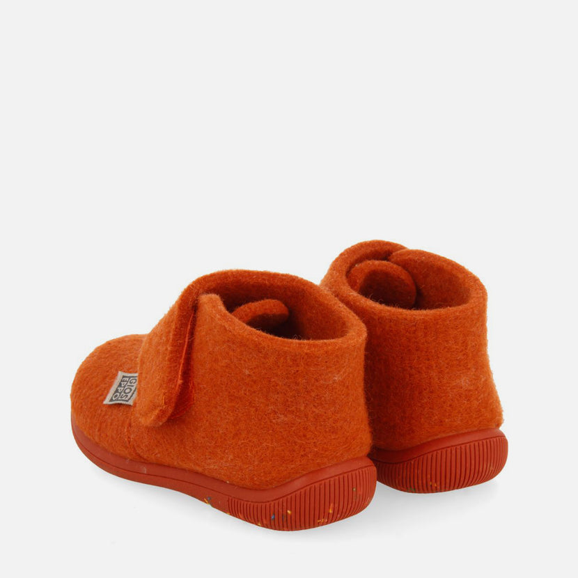 ZAPATILLAS DE ESTAR POR CASA ABOTINADAS SCIPIO