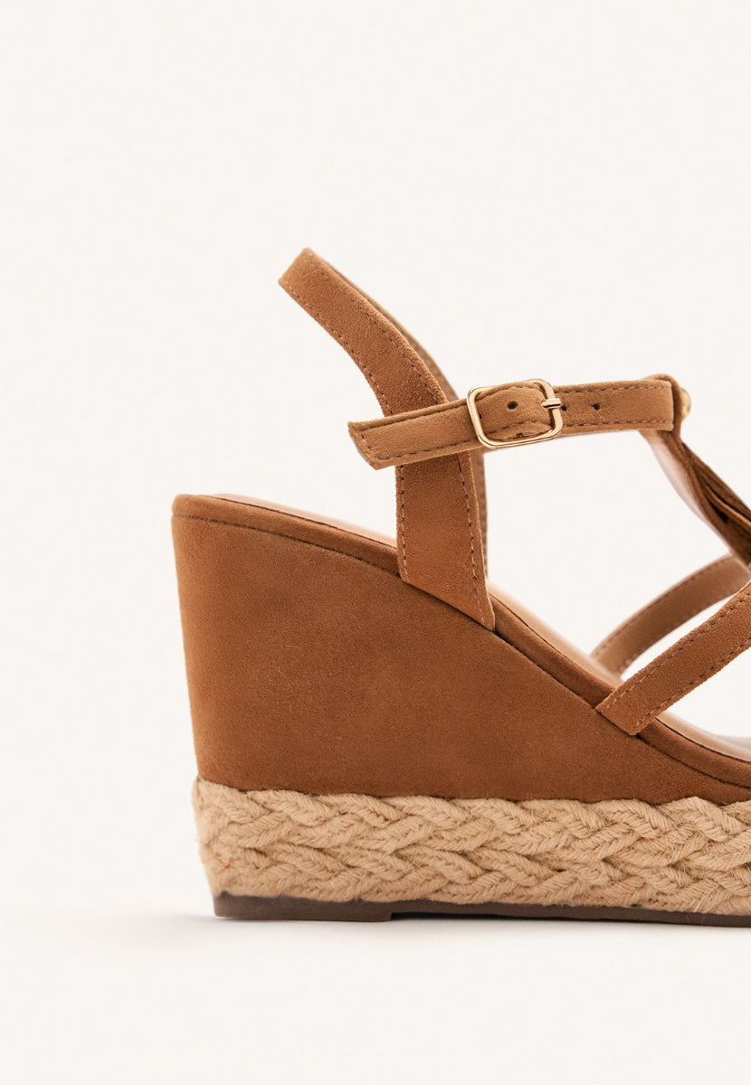 LEATHER FRINGE WEDGE SANDALS ELDERON