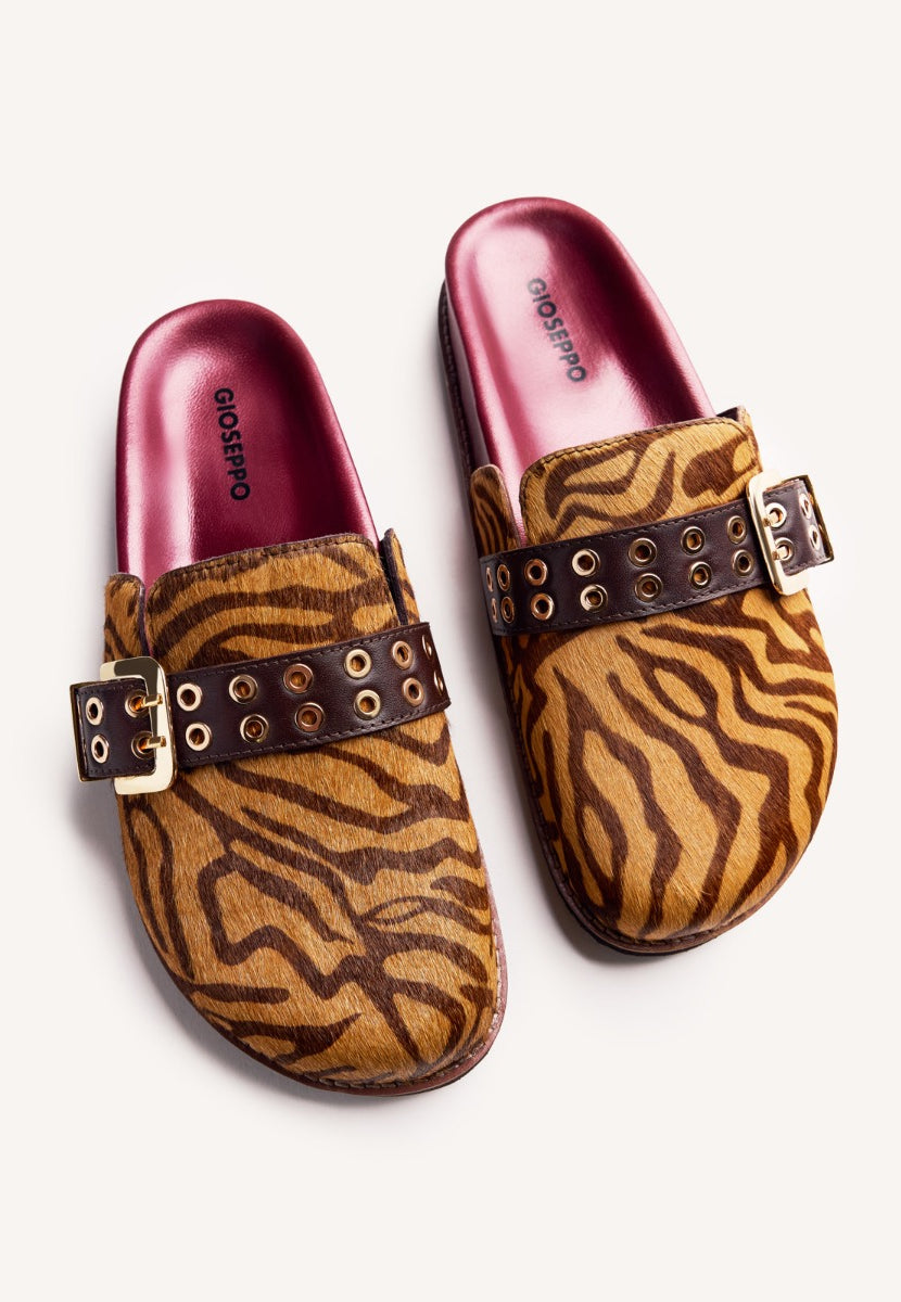 ZUECOS PIEL ESTAMPADO ANIMAL BEULAH