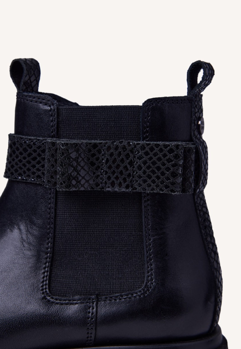 LEATHER BOOTS BOWS AGASSIZ