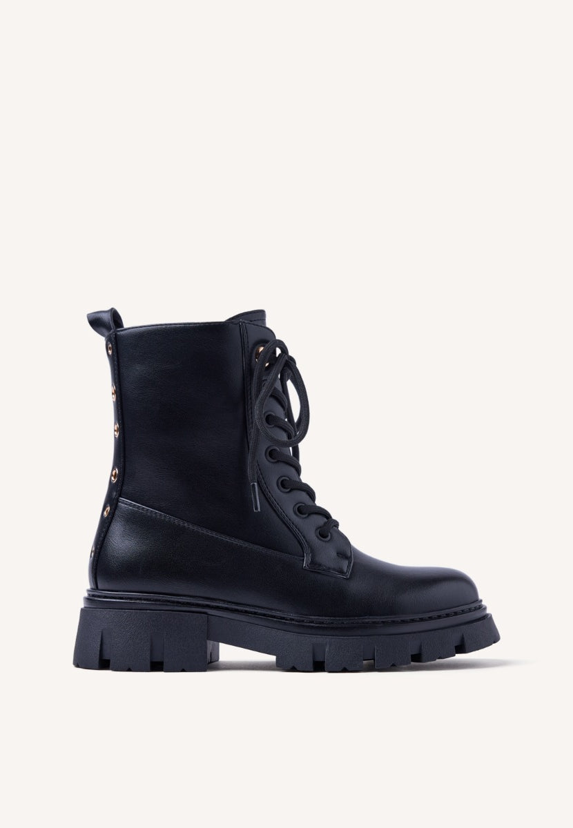 EYELET BOOTS IHLEN