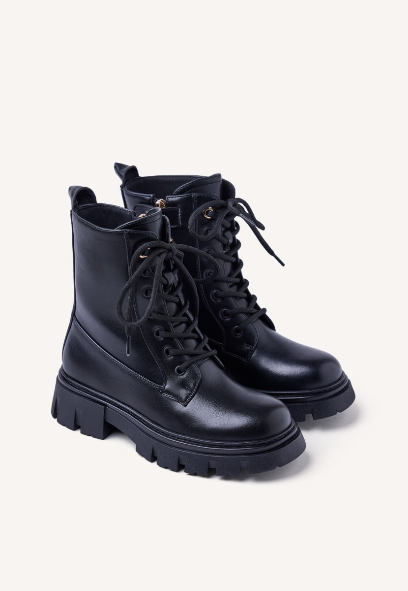EYELET BOOTS IHLEN