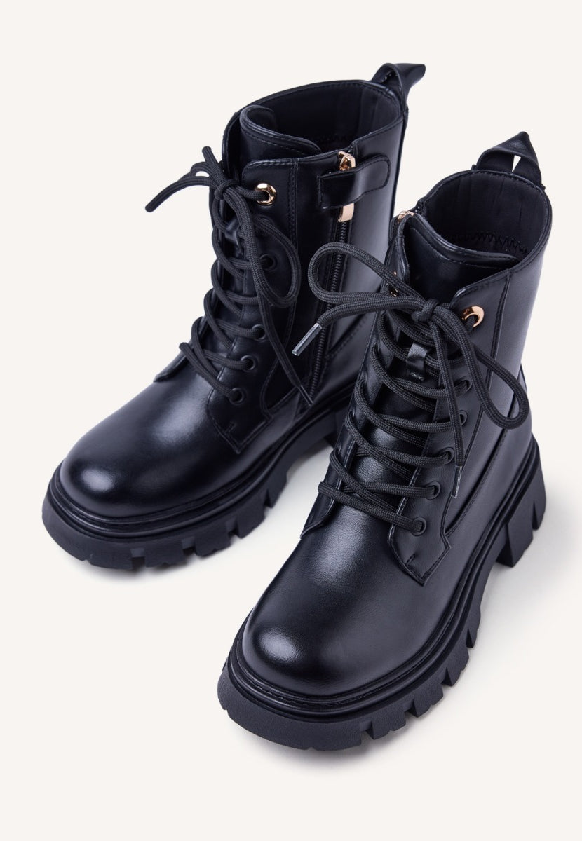 EYELET BOOTS IHLEN