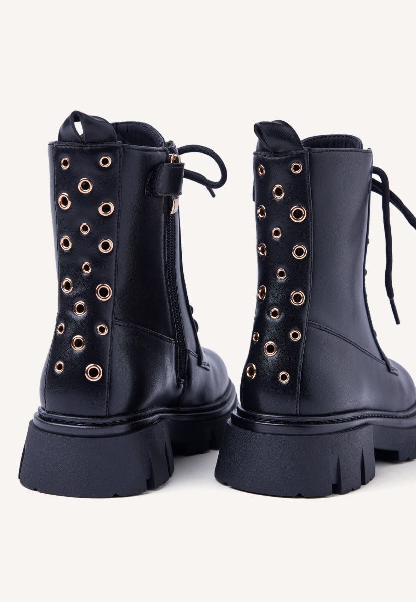 EYELET BOOTS IHLEN