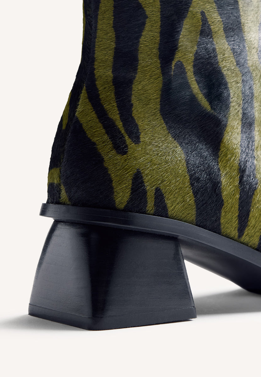 BOTINS COURO ESTAMPADO ANIMAL BY MELYSSA PINTO