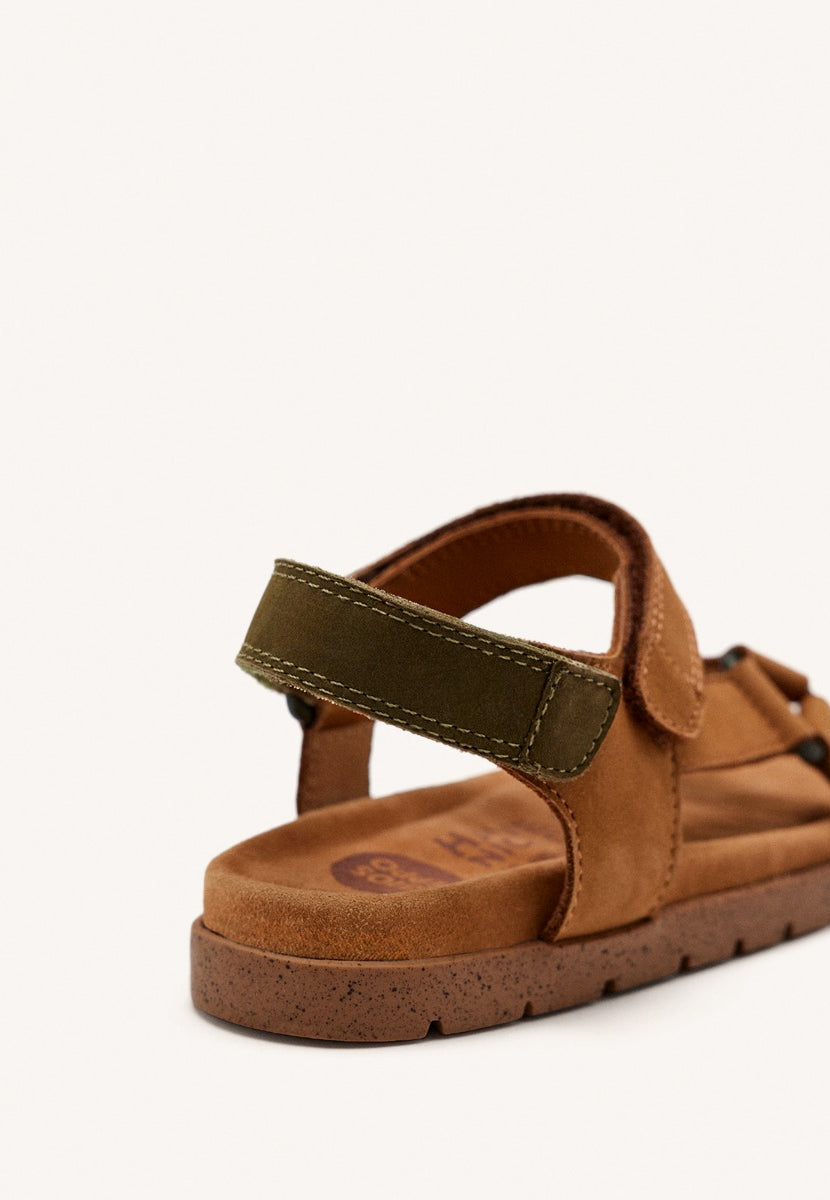 SANDALIAS COLOR CUERO DE PIEL CON ACENTOS EN CAQUI PARA NIÑO Y NIÑA DEPOE