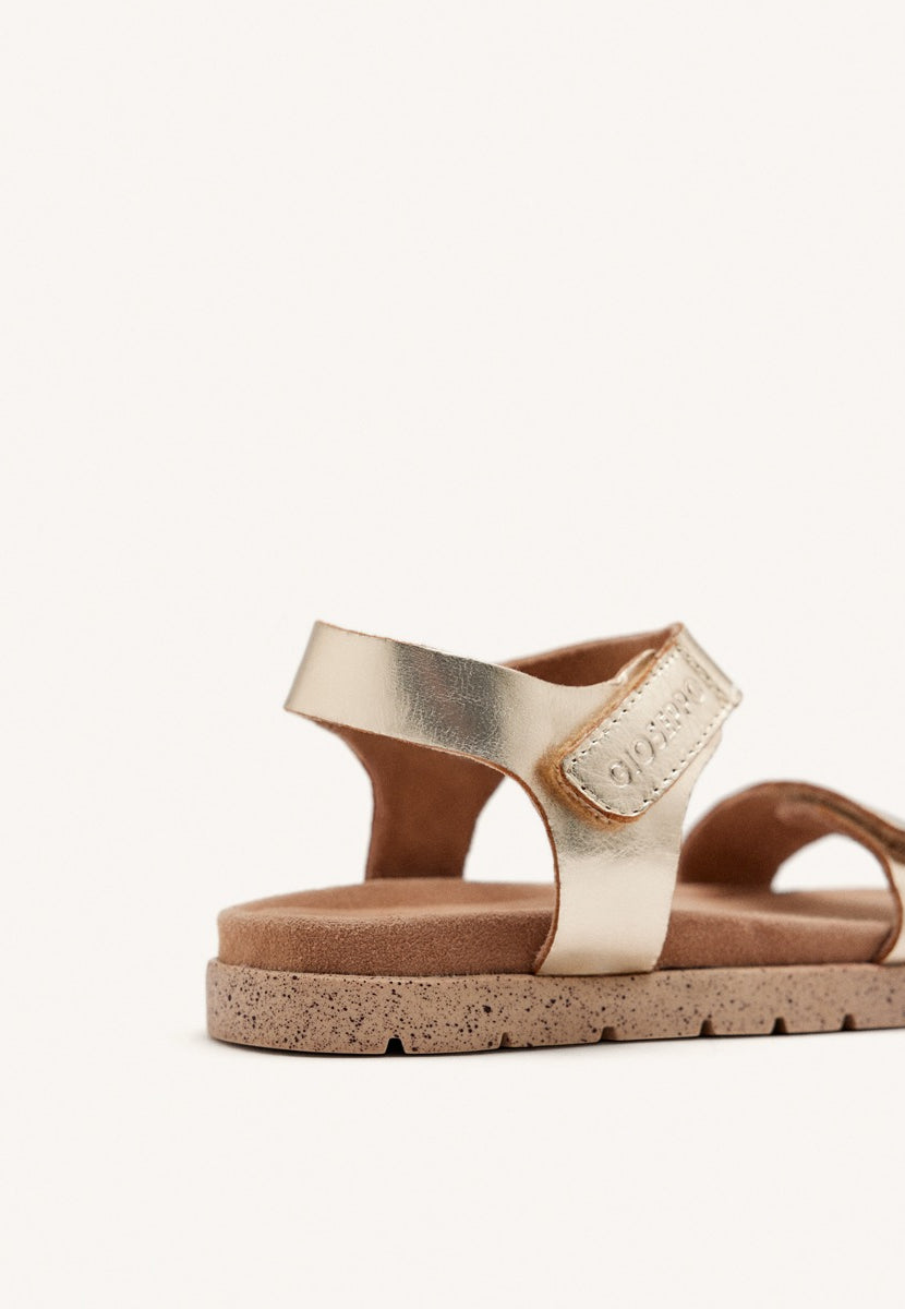 SANDALIAS DORADAS DE PIEL CON CIERRES AJUSTABLES Y PLANTA TIPO BIO PARA NIÑO Y NIÑA BUDE