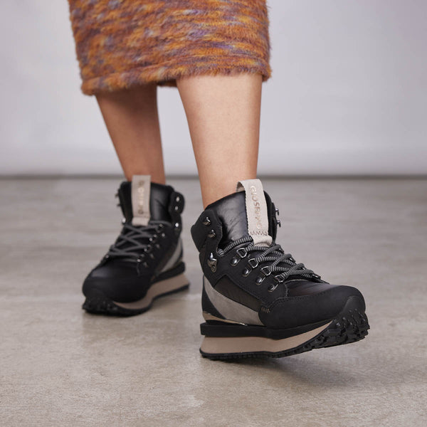 Sneakers negras tipo botín montañero con detalles para mujer ferney