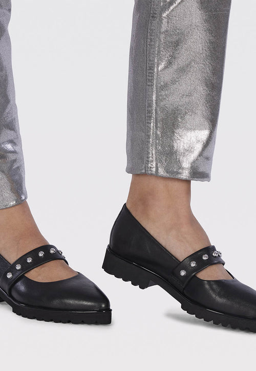 Ballerines noires en peau ornées d’une lanière cloutée pour femme waldegg 