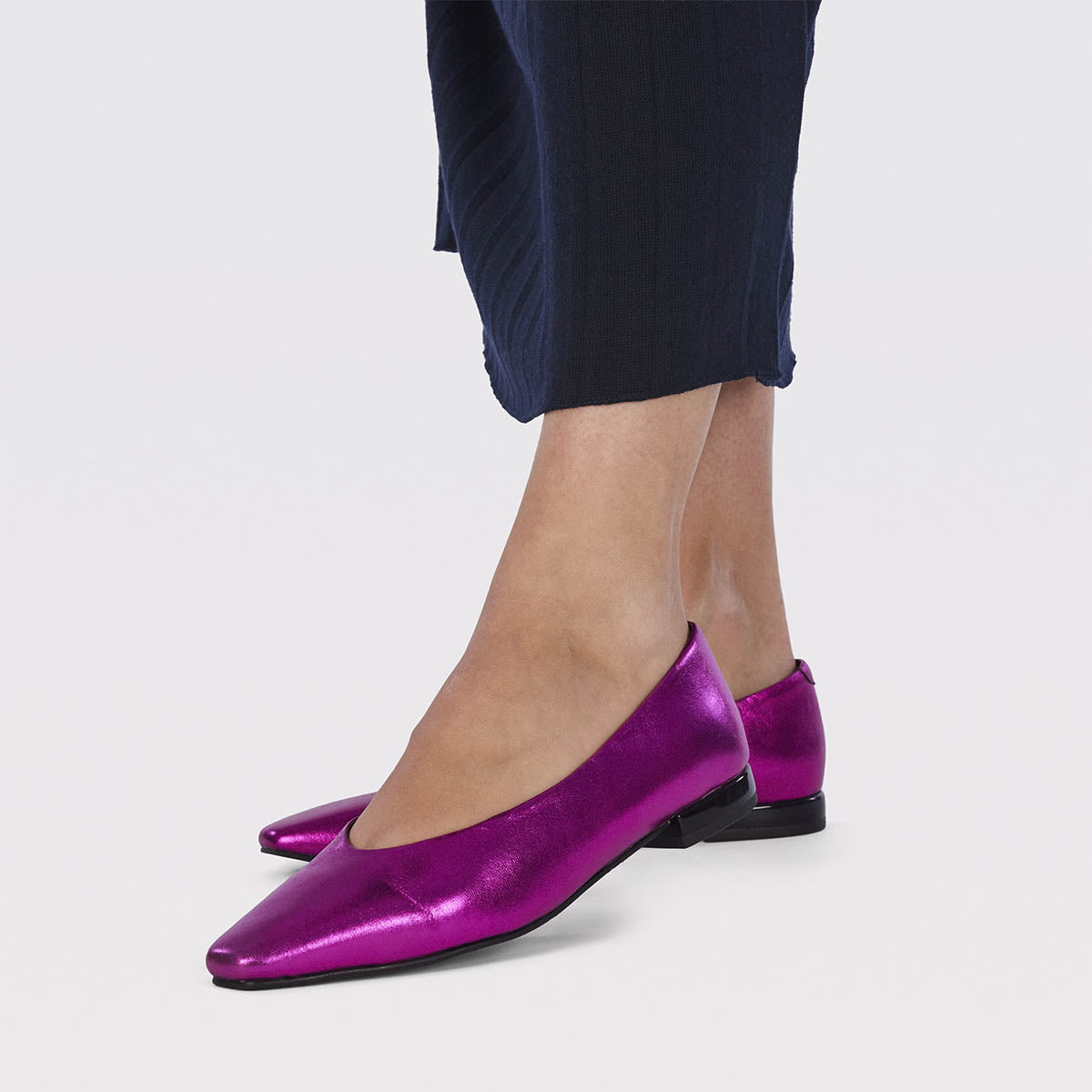 Hamre women's fuchsia ballet flats with pointed toes