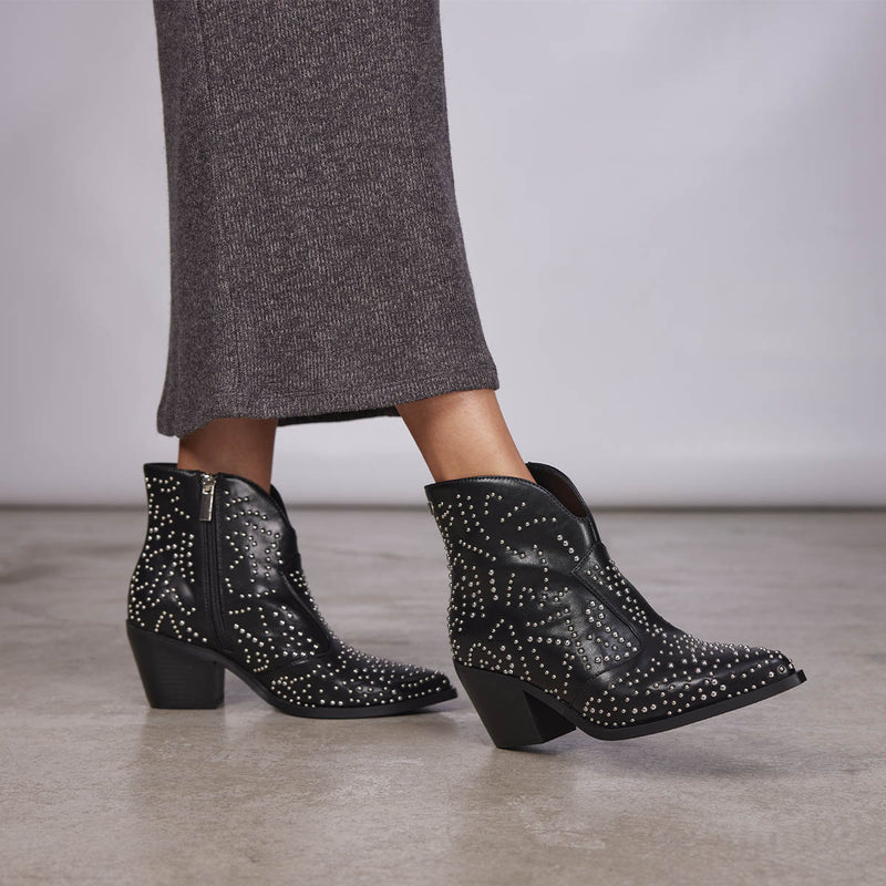 Botín estilo cowboy negro con detalle de tachuelas para mujer struer