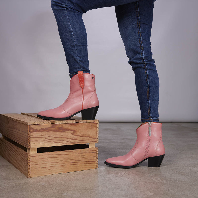 Botín estilo cowboy en piel color rosa para mujer sylte