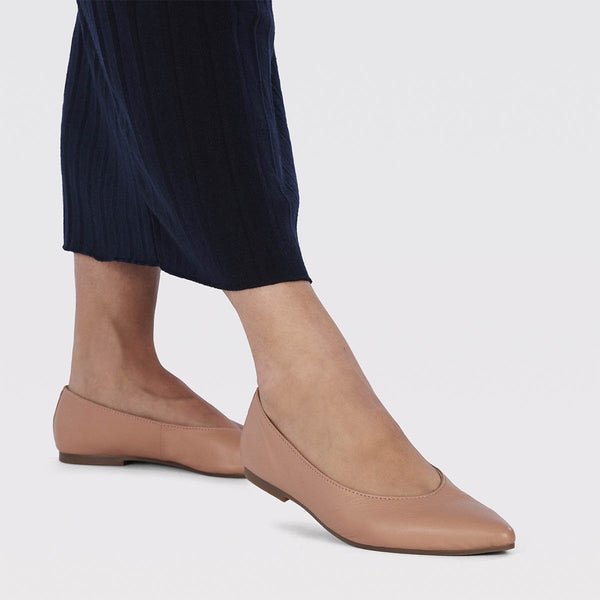 Slagelse women's nude leather ballet flats with pointed toes