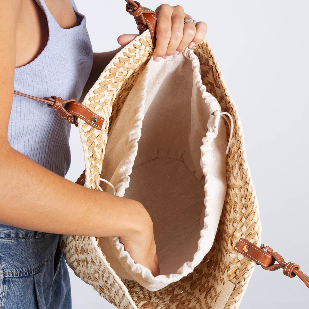 NATURAL COLOR BASKET WITH FOWEY CONTRASTS