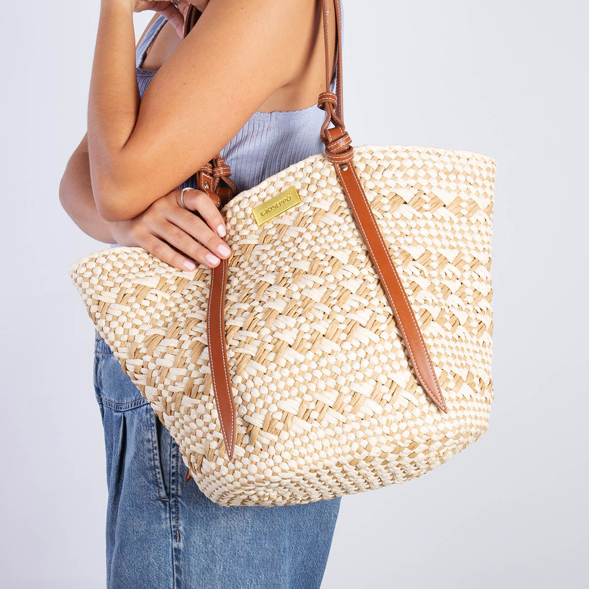 NATURAL COLOR BASKET WITH FOWEY CONTRASTS