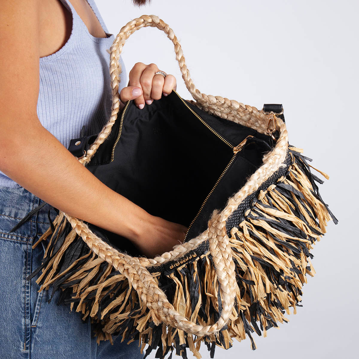 CAPAZO COLOR NATURAL CON FLECOS SARANDE